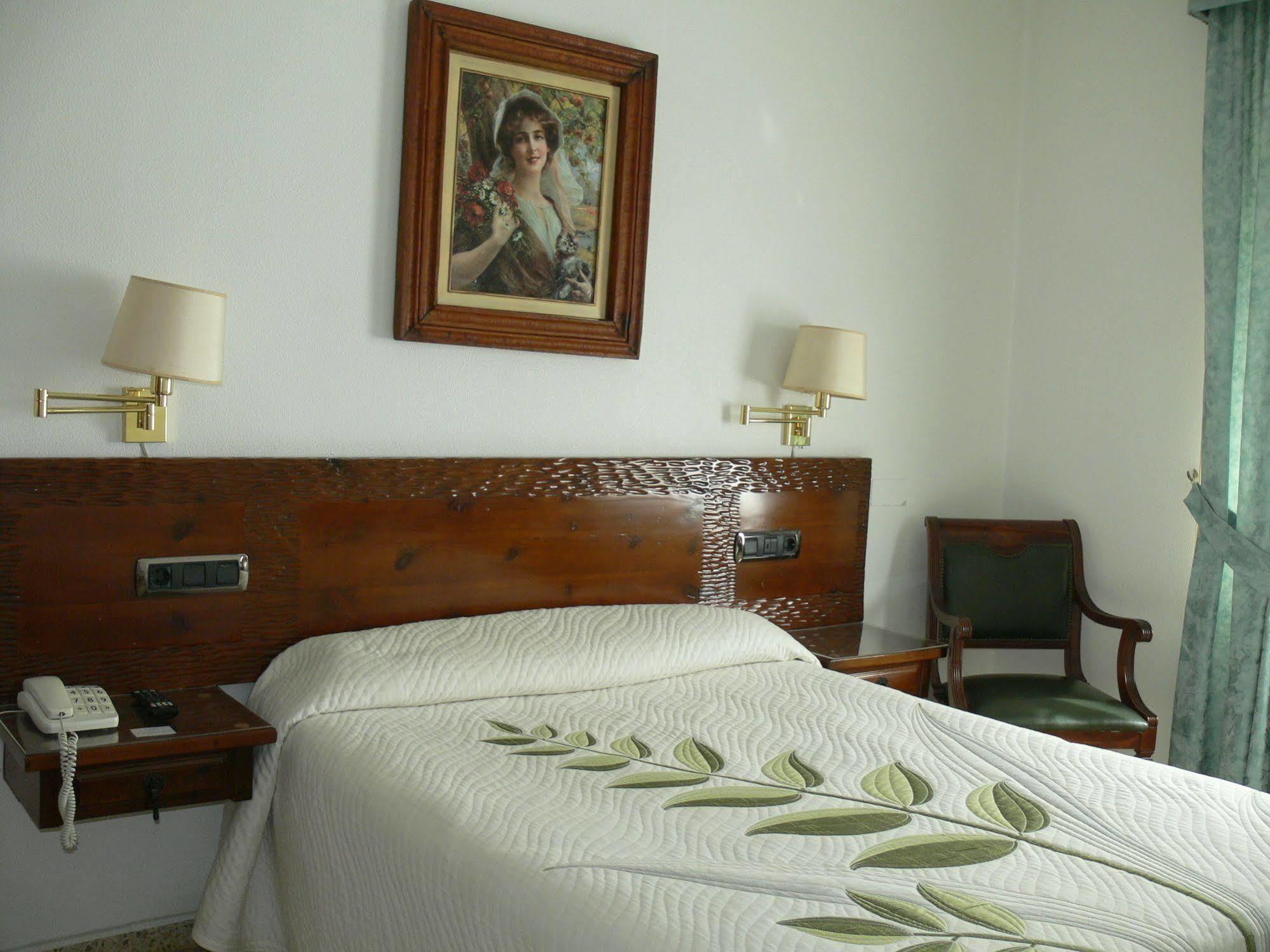 Hotel Nico เมดีนาเชลี ภายนอก รูปภาพ